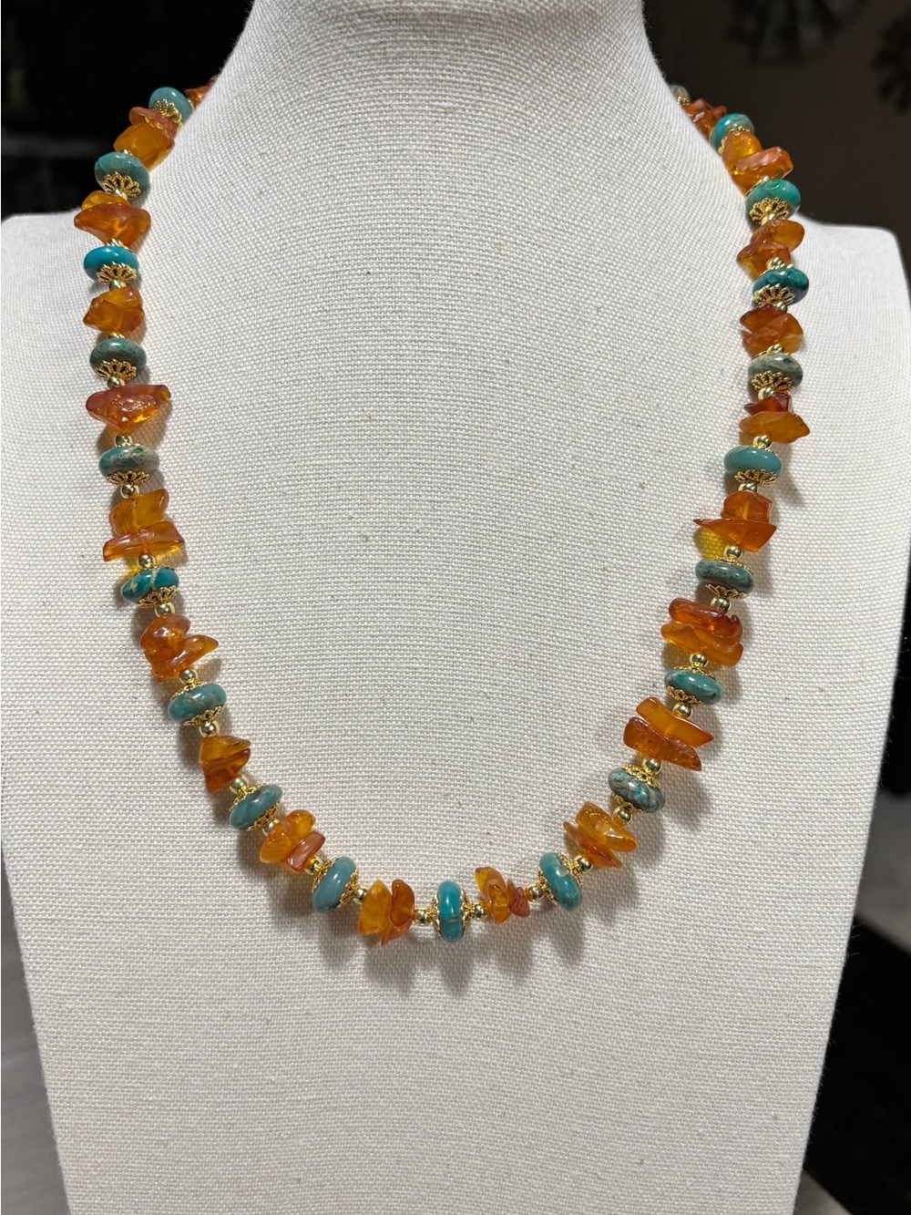 Beautiful Hubei Turquoise & natural Amber beaded necklace with 18k gold beads. - Picture 5 of 5